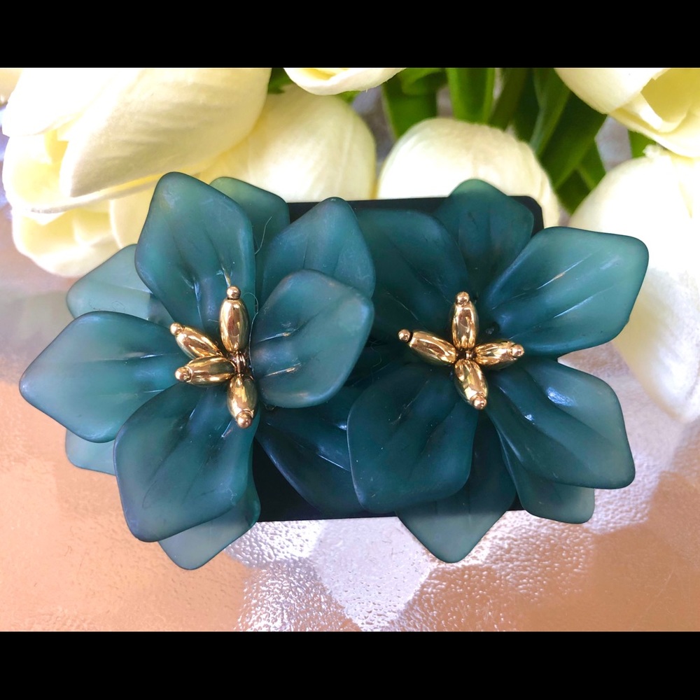 Acrylic Hyperbole Flower Stud earrings